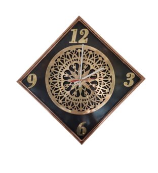 Orologio da parete in rame verde con profili lucidi e rosone centrale in ottone traforato lucido con lacca trasparente
