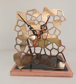 orologio traforato con base